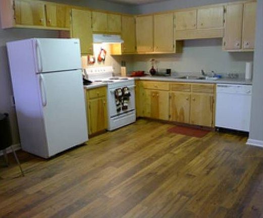 SPACIOUS KITCHEN