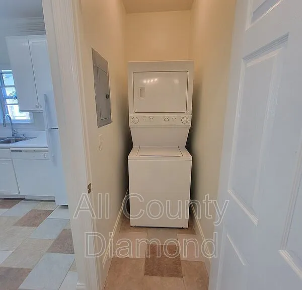 2617 Cypress St — Photo 6