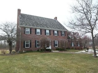 2015 W Fairy Chasm Rd, River Hills, WI 53217