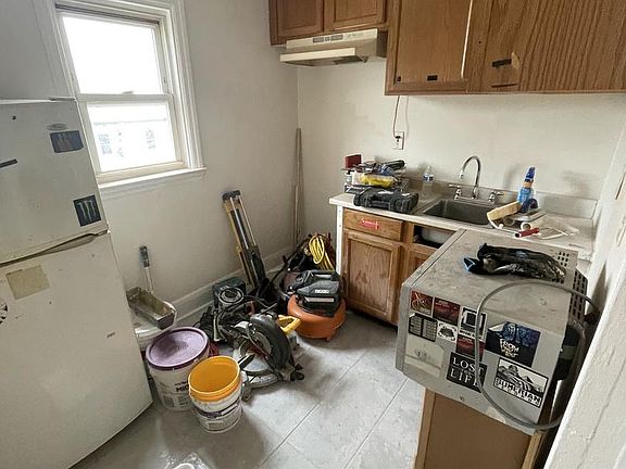 4th image of 100 Willow Spring Rd