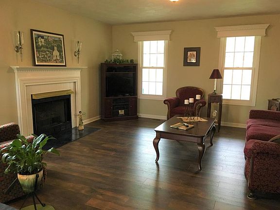4th image of 1062 Craghead Cir