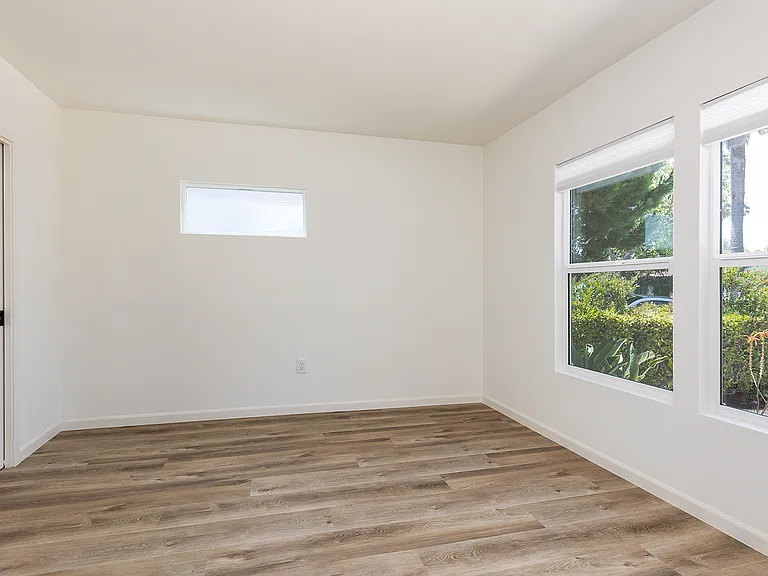 524 N Edinburgh Ave — Photo 7