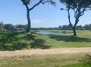 905 Dunes St, Rockport, TX 78382