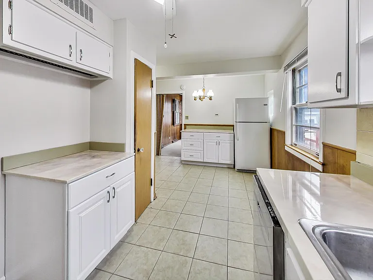 6210 N Harding Ave — Photo 10