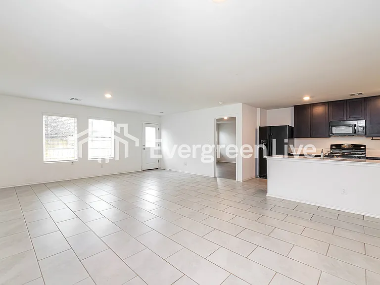 10905 SW 22nd St — Photo 3