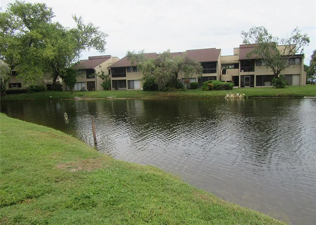 2 bed, 2.0 bath, 1180 sqft, $2,400 — Photo 4