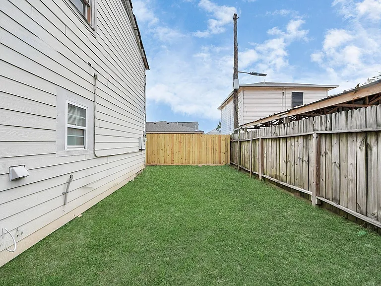 2902 Truxillo St — Photo 32