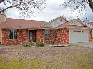 3807 W Locust St, Rogers, AR 72756