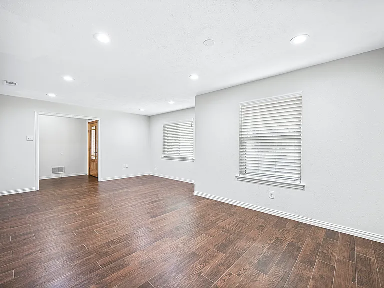7251 Crooked Oak Dr — Photo 4