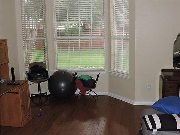 5th image of 2704 Heather Wood Dr