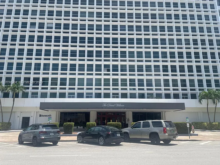 700 Biltmore Way #1015 — Photo 3