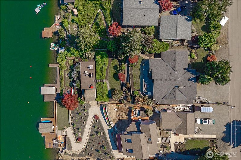 2nd image of 3605 Lakeridge Drive E