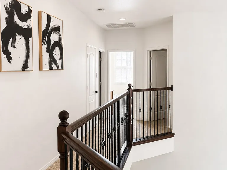 232 Buckingham Ave — Photo 3