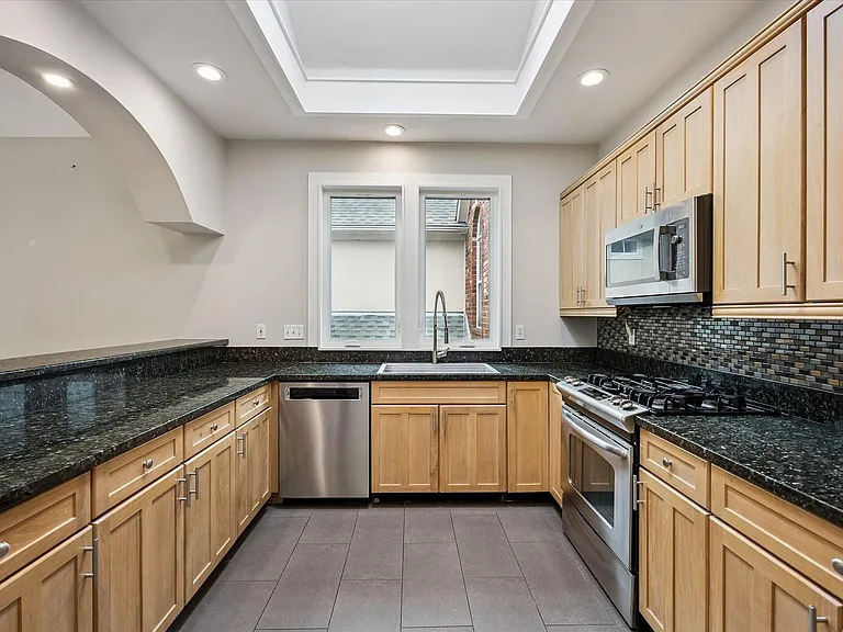 5104 Floyd St — Photo 6