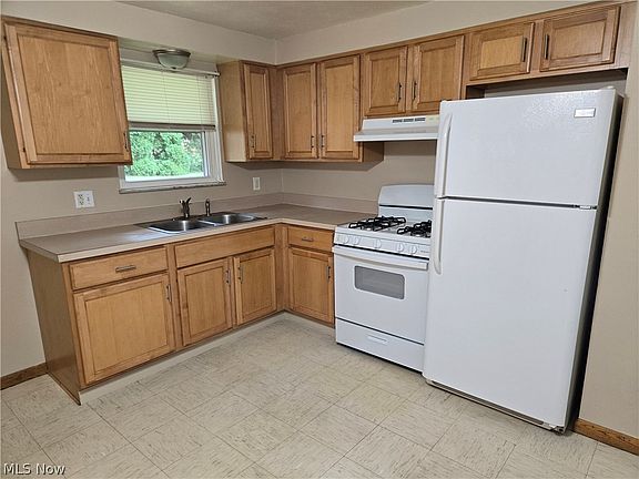 5th image of 4315-4317 Marks Ave