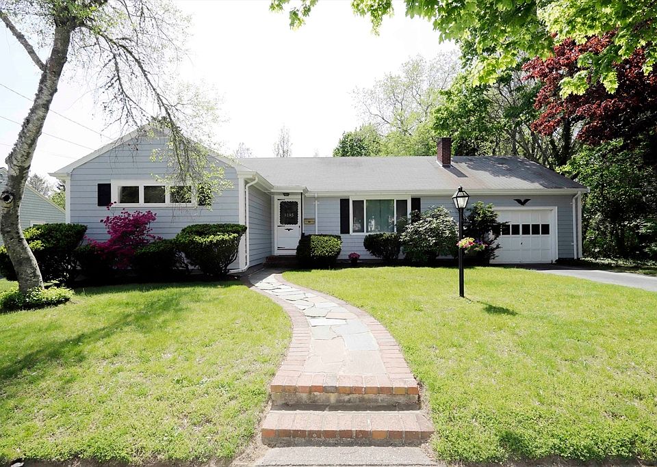 1st image of 1295 Roseanne St