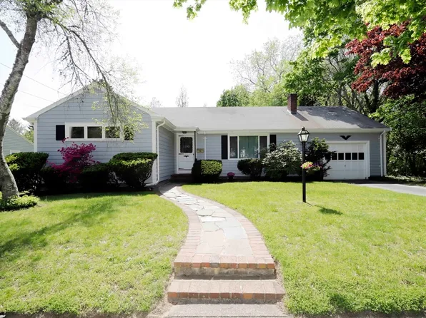 1295 Roseanne St, New Bedford, MA 02740