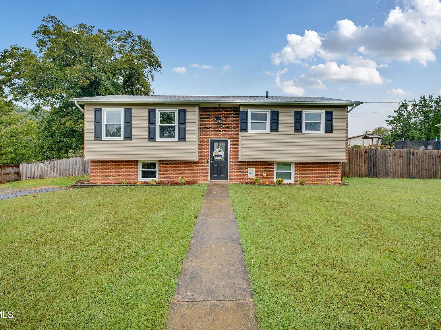 908 Hermitage Ln, Mt Carmel, TN 37645 | Zillow