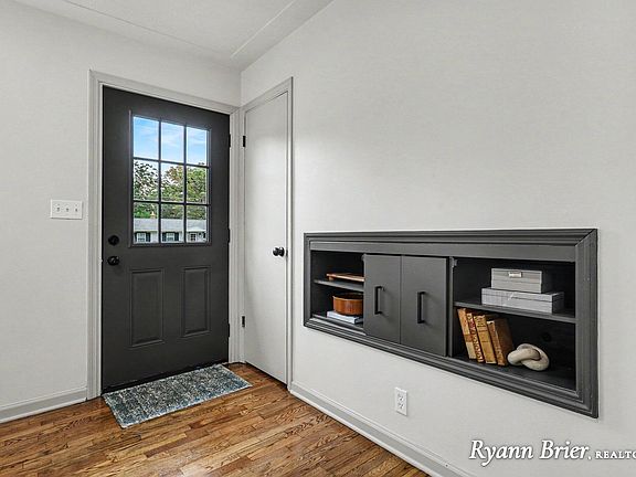 4th image of 3913 Boone Ave SW