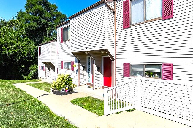 1st image of 140 Orchard Dr #B