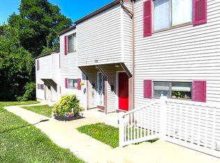 140 Orchard Dr #B, Saint Clairsville, OH 43950