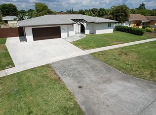 925 Orchid Dr, Royal Palm Beach, FL 33411