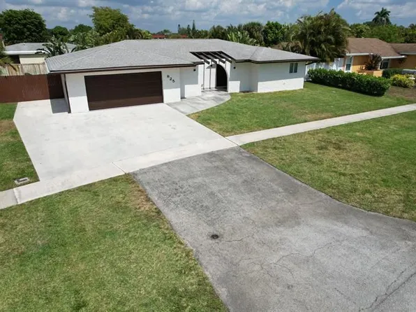 925 Orchid Dr, Royal Palm Beach, FL 33411