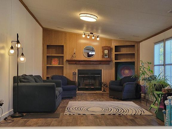 2nd image of 1021 Redwood Ct
