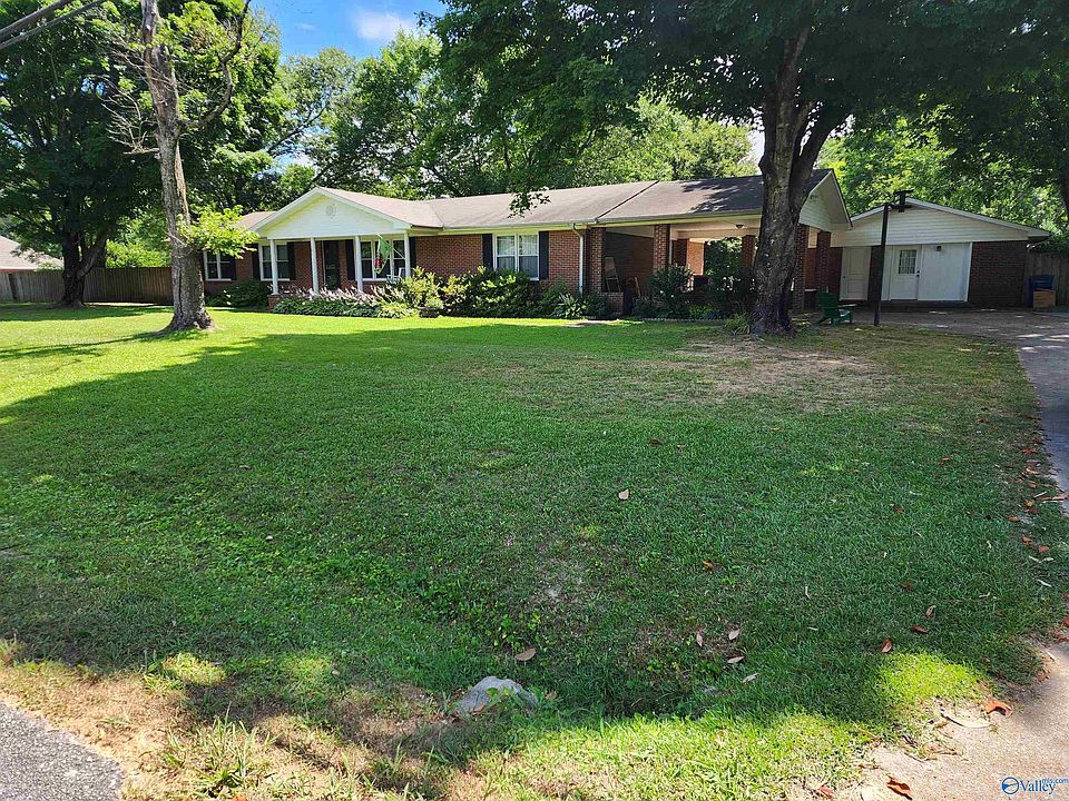 2nd image of 1206 Spring Valley Dr NE