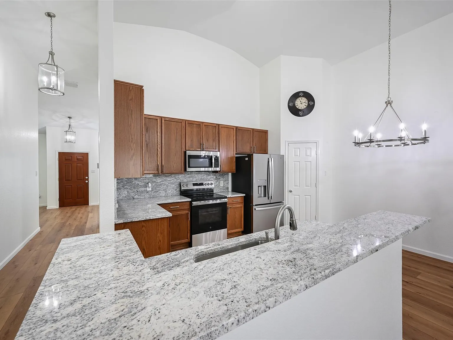 3 bed, 2012 sqft, $2,550 — Photo 1