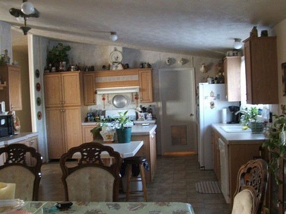 Huge kitchen 