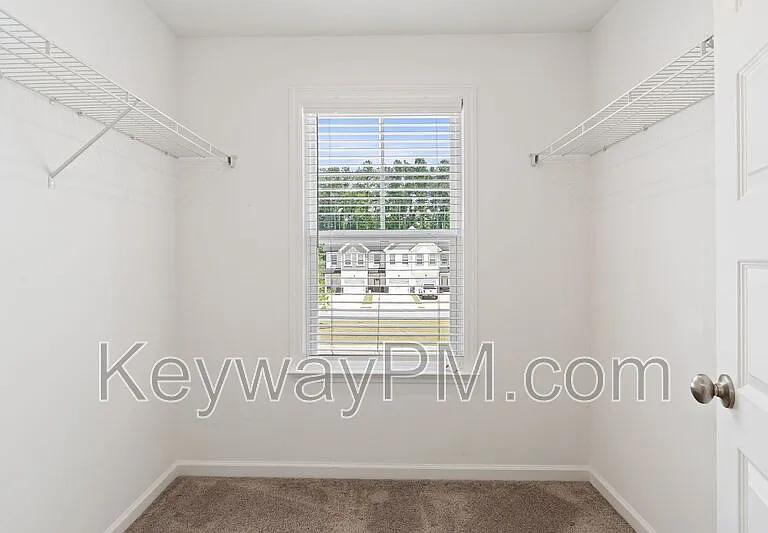 1066 Linsmore Ave — Photo 12