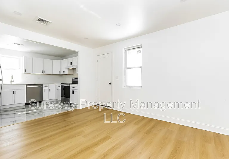 300 Monroe Ave #B — Photo 5