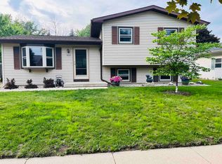 2266 Allerton Dr, Oshkosh, WI 54904