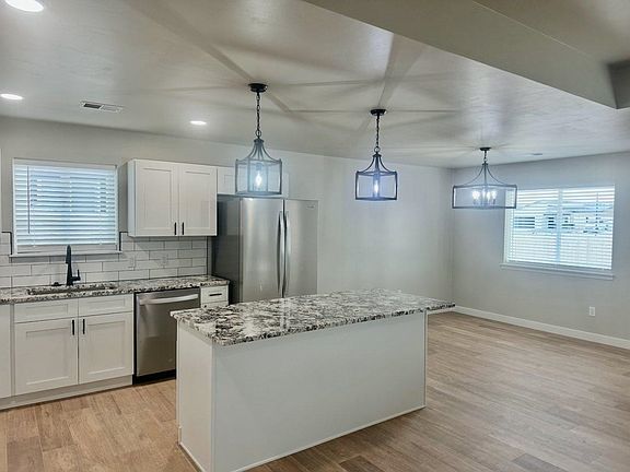 3rd image of 416 Pear Ln
