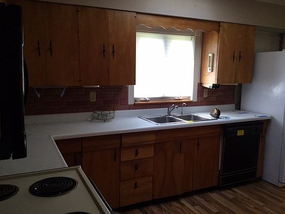 3rd image of 38 N Kniffin St