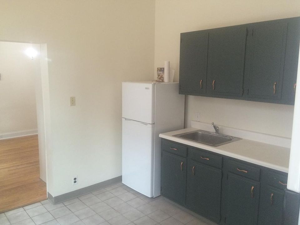 Kitchen Photo 1
