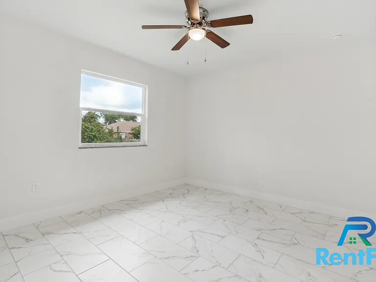 5038 Locke Ln #1 — Photo 2