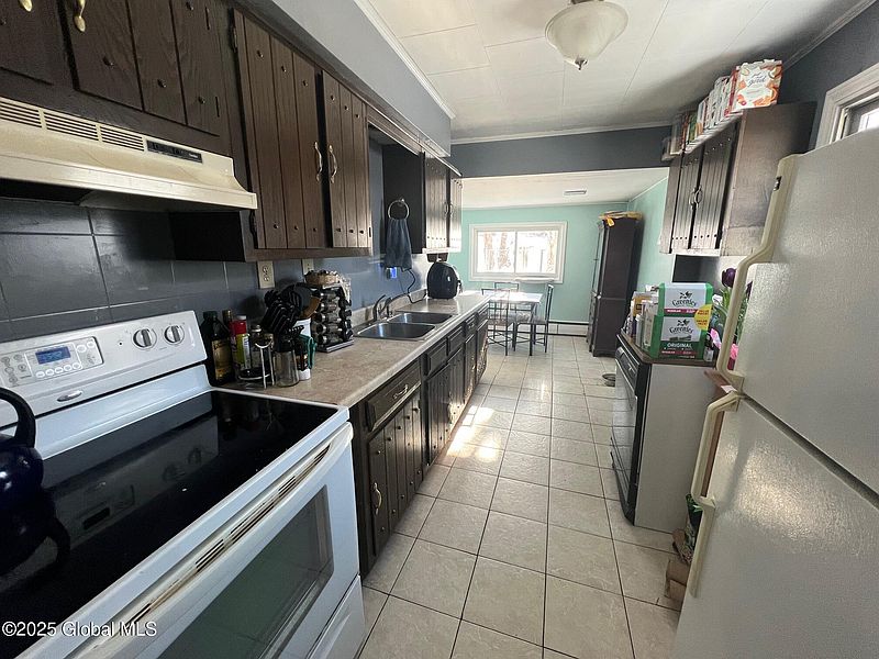 3rd image of 10 Vics Court