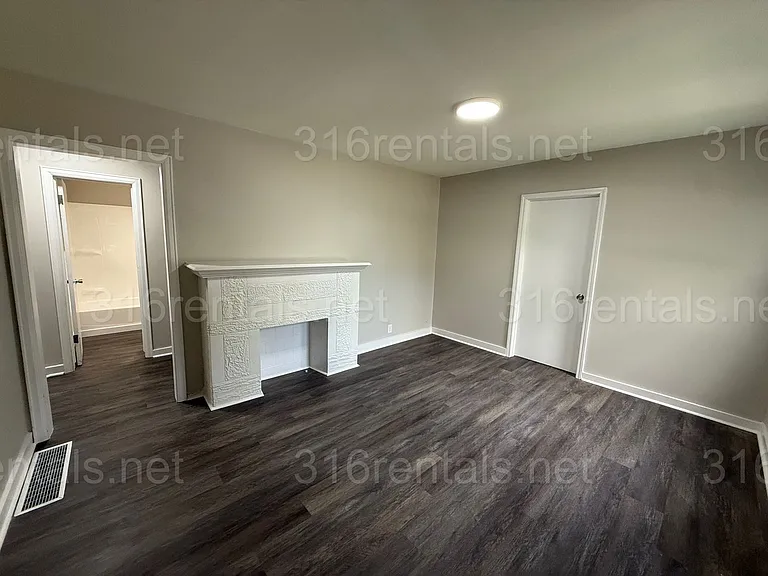2301 S Laura Ave — Photo 2