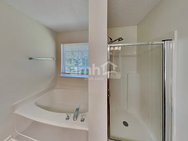 10713 Haddington Dr NW — Photo 13