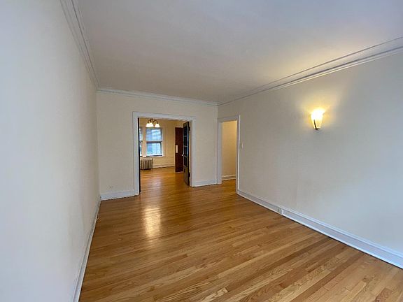2nd image of 4533 N Paulina St #1B