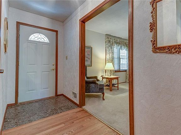 5th image of 15712 E 40th Ter S
