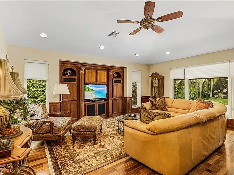 950 Galleon Dr — Photo 7