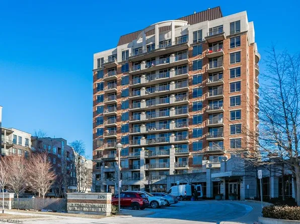 2391 Central Park Dr #209, Oakville, ON L6H 0E4