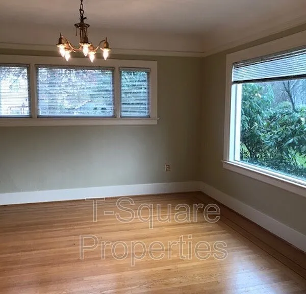 9056 Avondale Rd NE — Photo 5