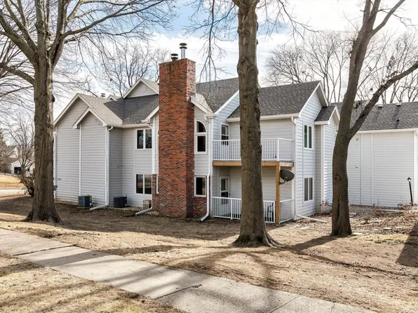 5220 Boulder Dr Unit 8, West Des Moines, IA 50265