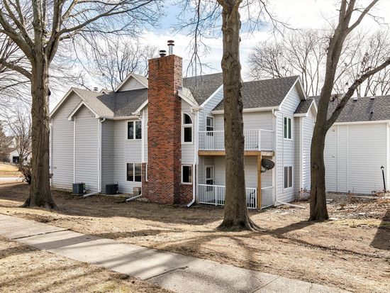 5220 Boulder Dr Unit 8, West Des Moines, IA 50265