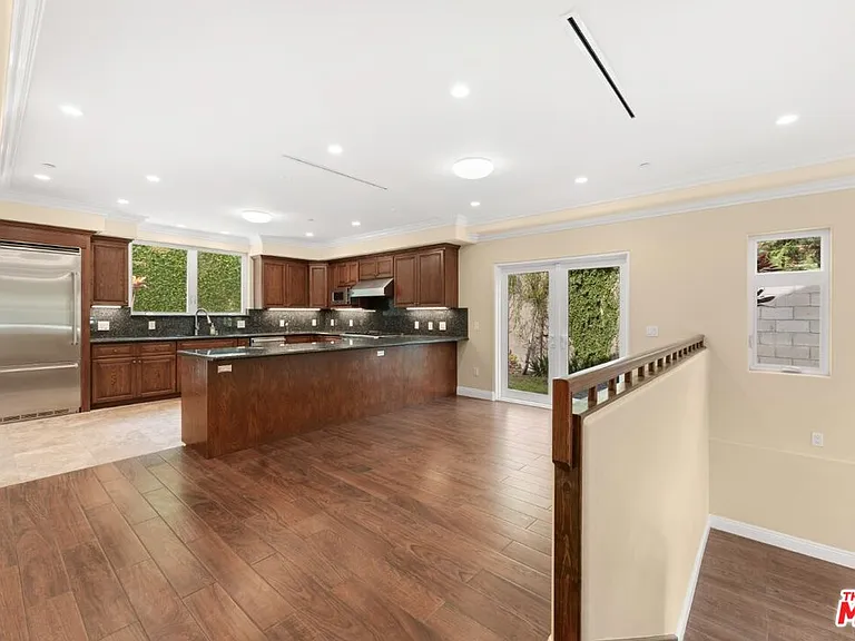 1630 Bridgeport Dr — Photo 8