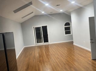 207 Hutton St Floor 2, Jersey City, NJ 07307
